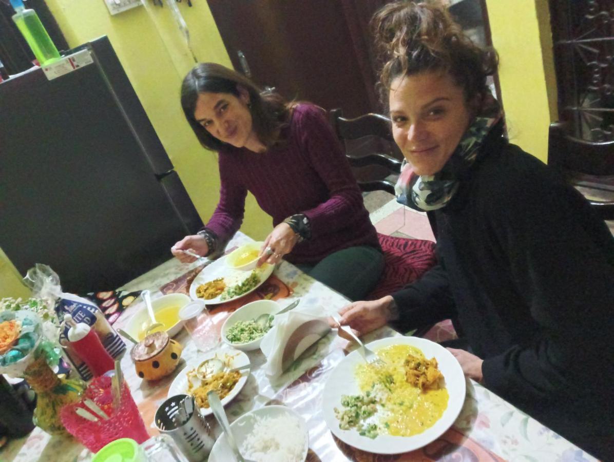 Nadya Homestay For Female & Family Jaipur Exteriör bild