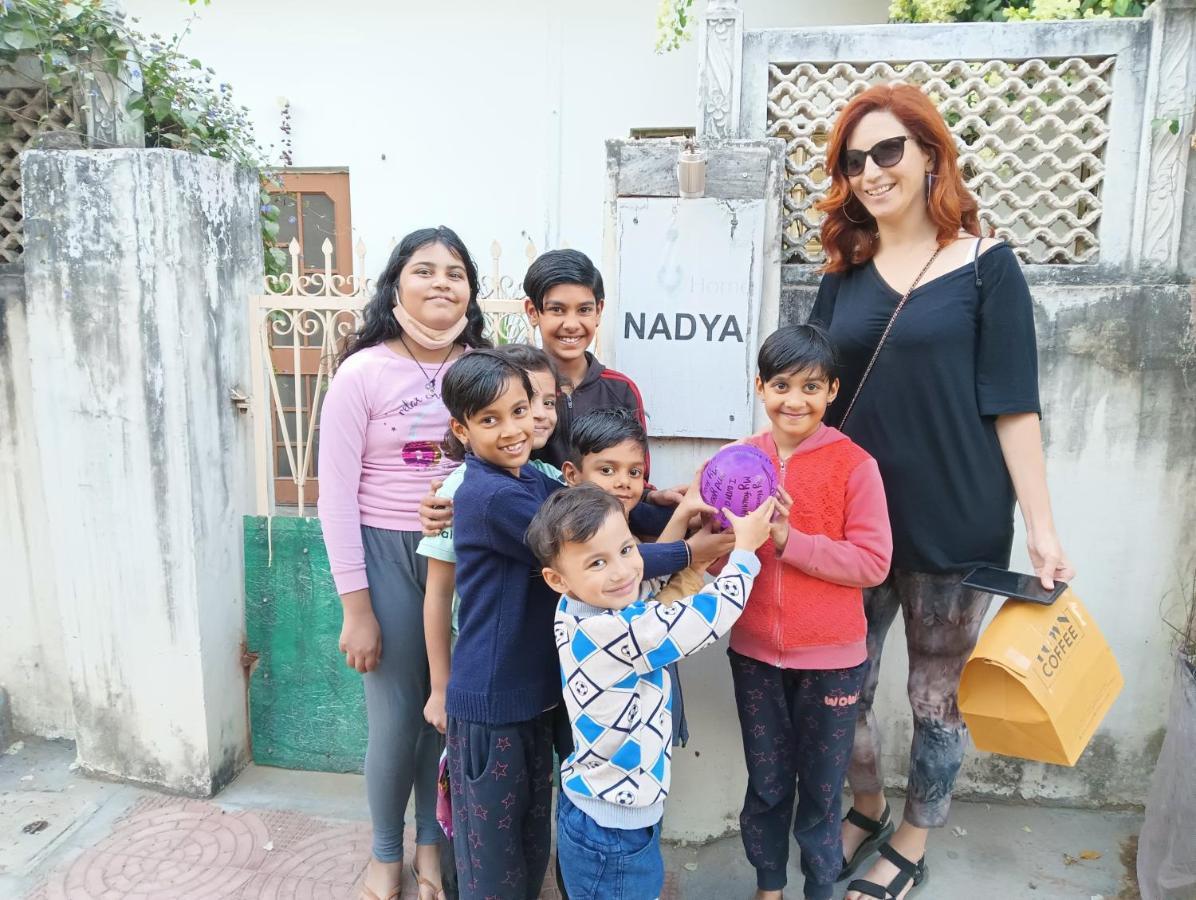 Nadya Homestay For Female & Family Jaipur Exteriör bild