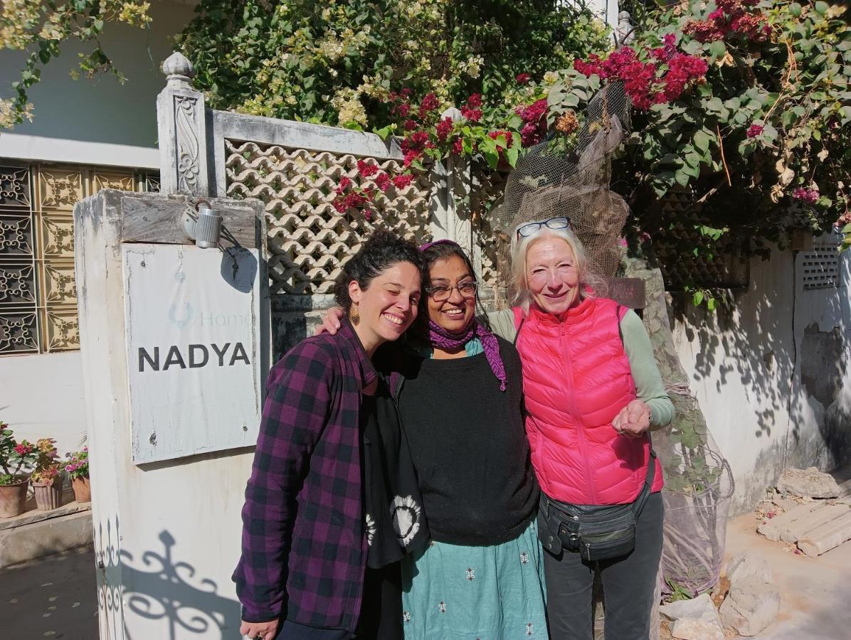 Nadya Homestay For Female & Family Jaipur Exteriör bild