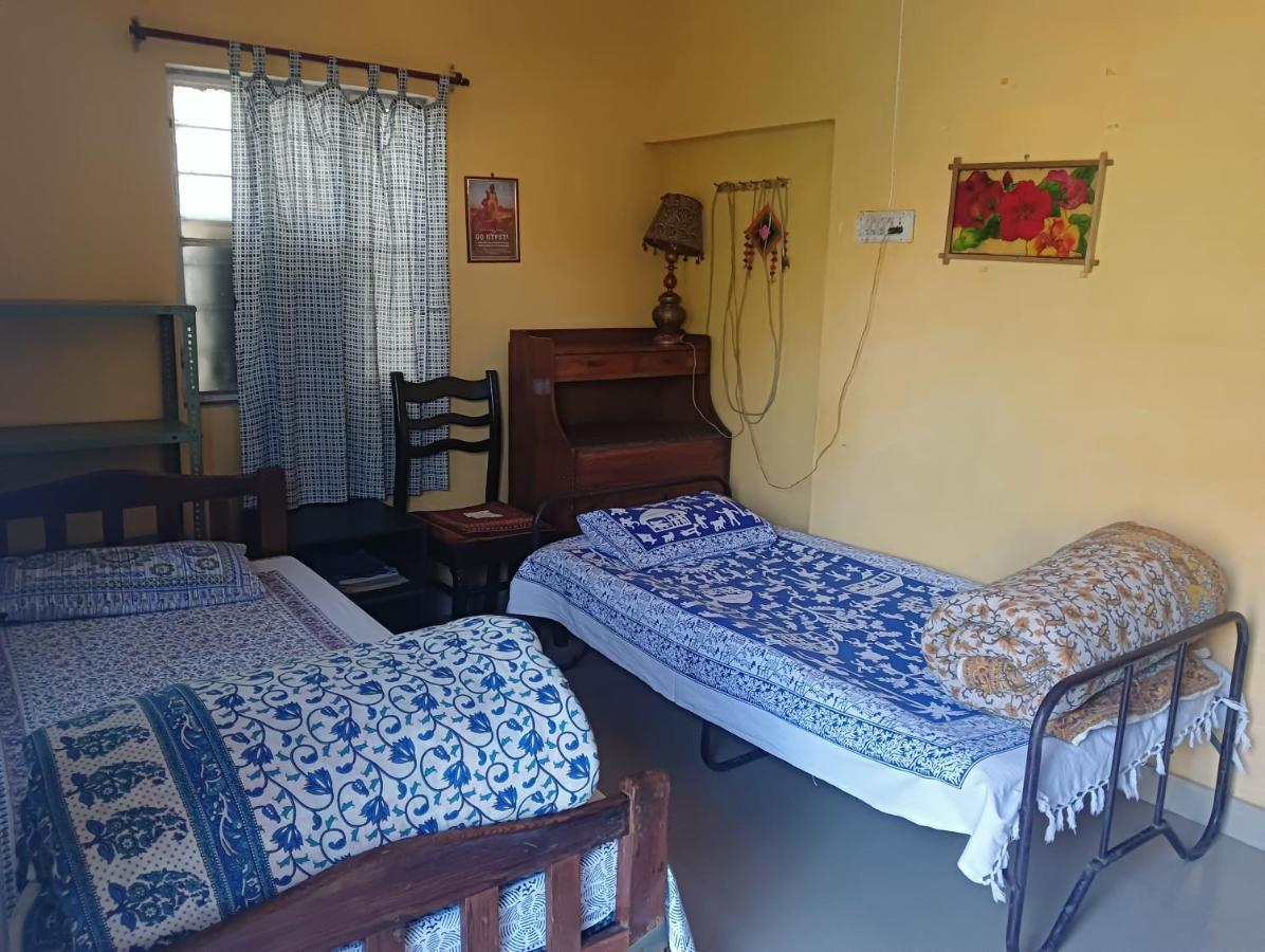 Nadya Homestay For Female & Family Jaipur Exteriör bild