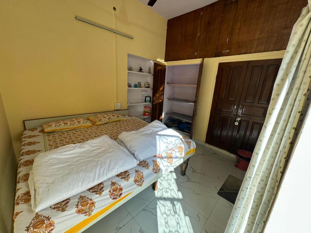 Nadya Homestay For Female & Family Jaipur Exteriör bild