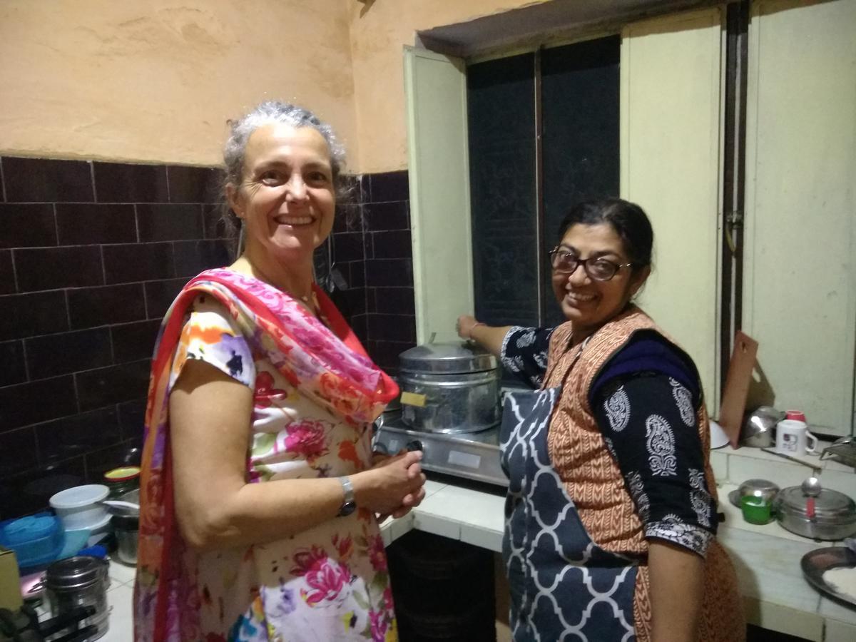 Nadya Homestay For Female & Family Jaipur Exteriör bild