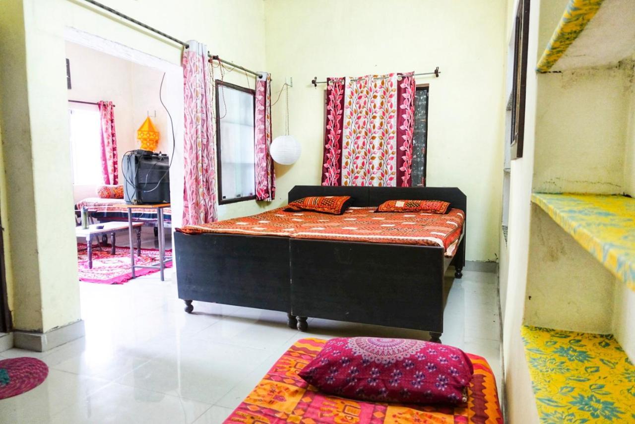 Nadya Homestay For Female & Family Jaipur Exteriör bild