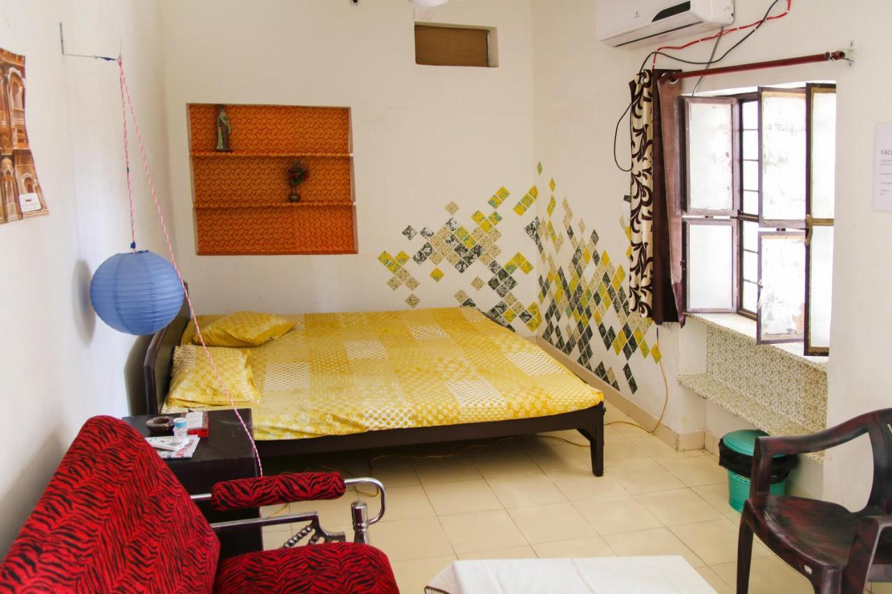 Nadya Homestay For Female & Family Jaipur Exteriör bild