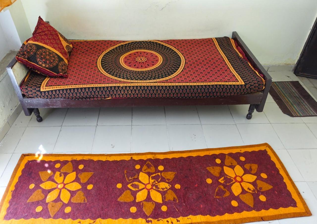 Nadya Homestay For Female & Family Jaipur Exteriör bild