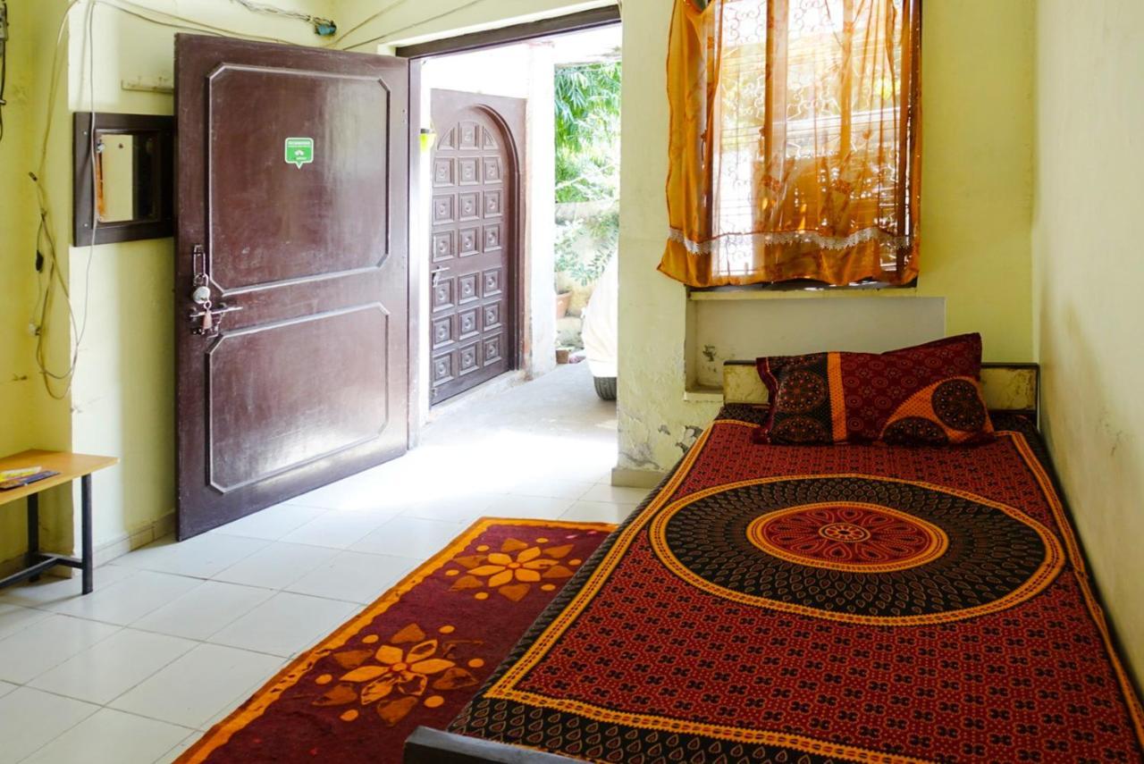Nadya Homestay For Female & Family Jaipur Exteriör bild