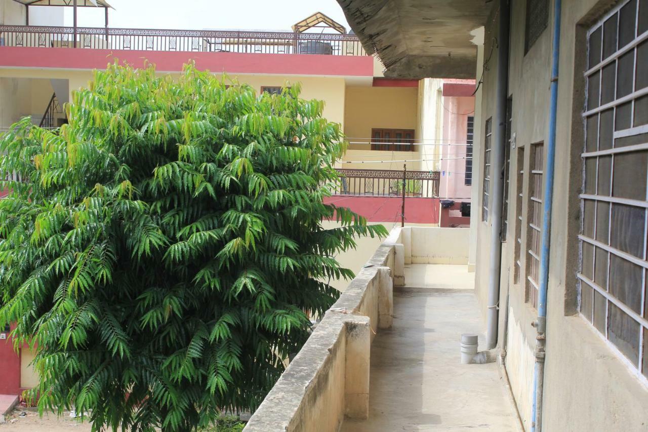 Nadya Homestay For Female & Family Jaipur Exteriör bild