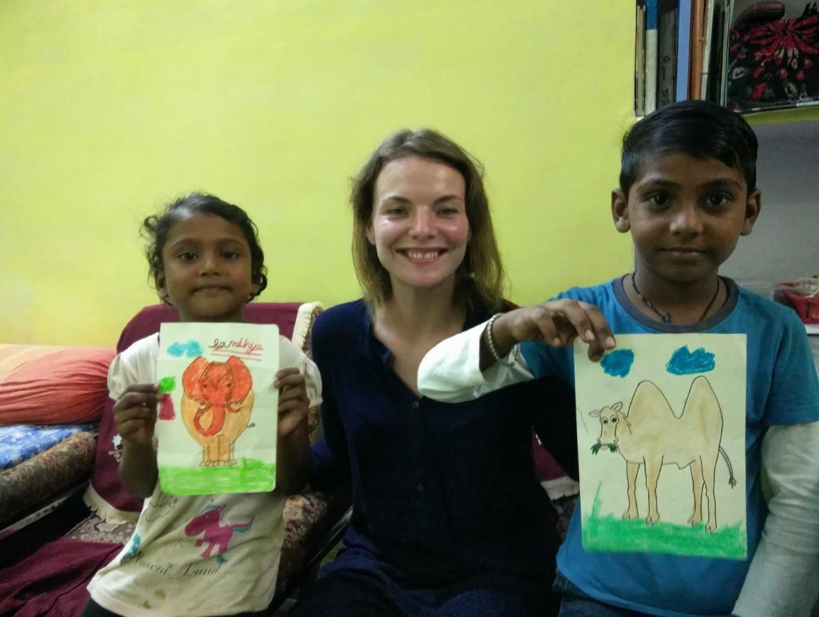 Nadya Homestay For Female & Family Jaipur Exteriör bild
