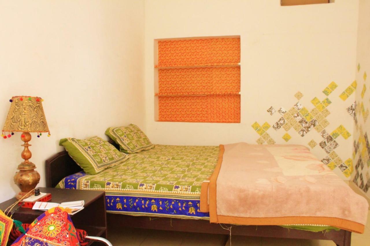 Nadya Homestay For Female & Family Jaipur Exteriör bild