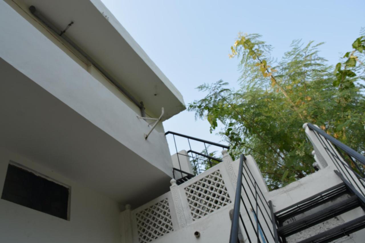 Nadya Homestay For Female & Family Jaipur Exteriör bild