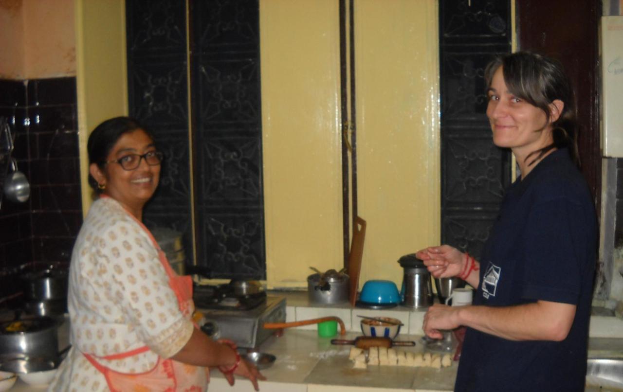 Nadya Homestay For Female & Family Jaipur Exteriör bild