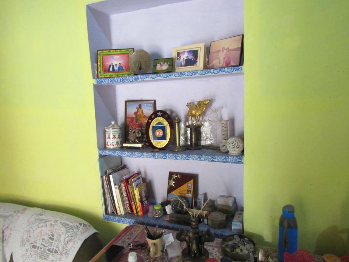 Nadya Homestay For Female & Family Jaipur Exteriör bild