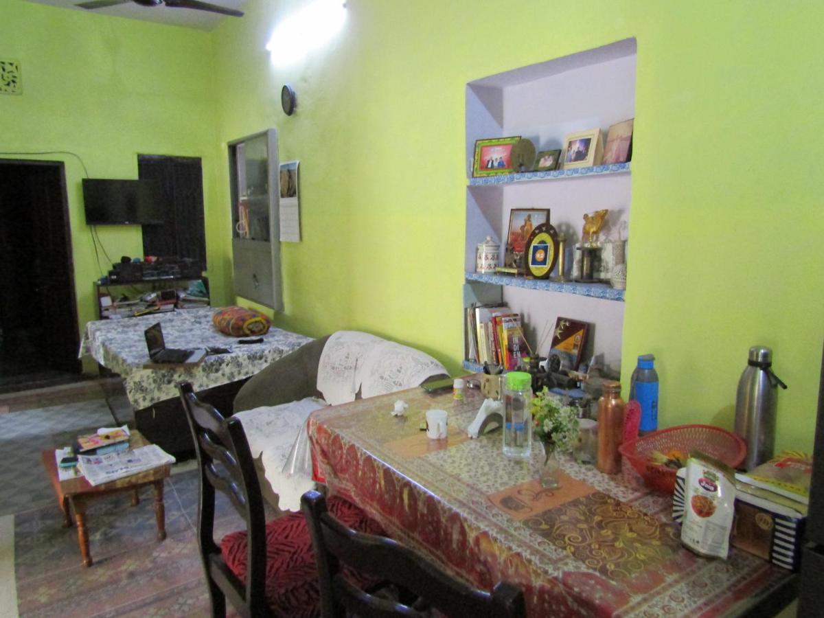 Nadya Homestay For Female & Family Jaipur Exteriör bild